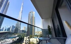 Vogue Vacation Homes, Downtown Act Two Near Burj Khalifa And Dubai Mall, Three Bedroom Plus Kids Room Apartment With Balcony And Burj Khalifa View, Access To All Amenities
