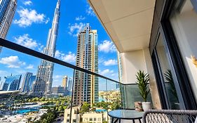 Vogue Vacation Homes, Downtown Act Two Near Burj Khalifa And Dubai Mall, Three Bedroom Plus Kids Room Apartment With Balcony And Burj Khalifa View, Access To All Amenities